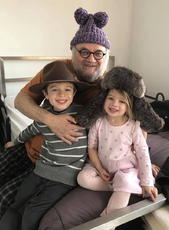 Steven Frumkin with his grandchildren